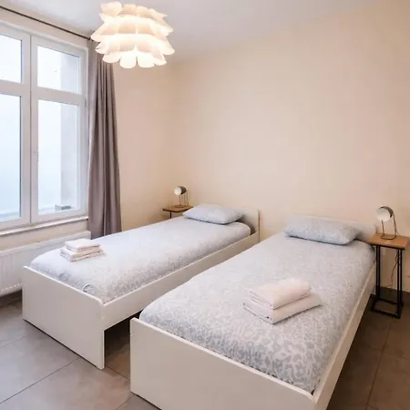 Spacious 2br Near Grand Place#2 *