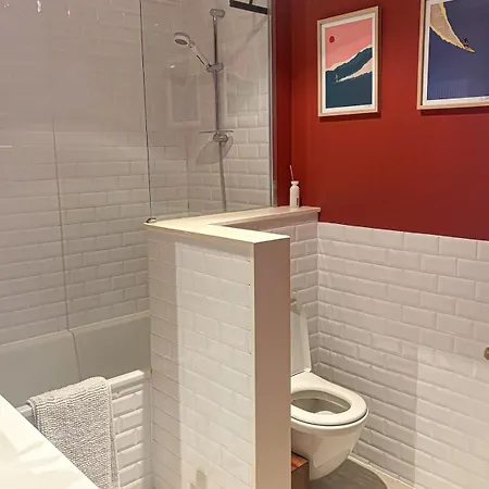 Cosy In Near Chatelain *