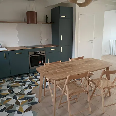 Triplex De Charme Avec Vue דירה