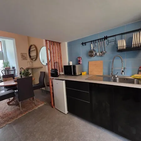 Apartmán Industrial-style Loft With Mezzanine Bedroom In Prime Area *