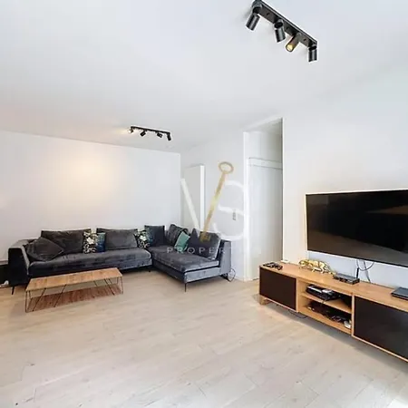 Forestier Parkside Apartment