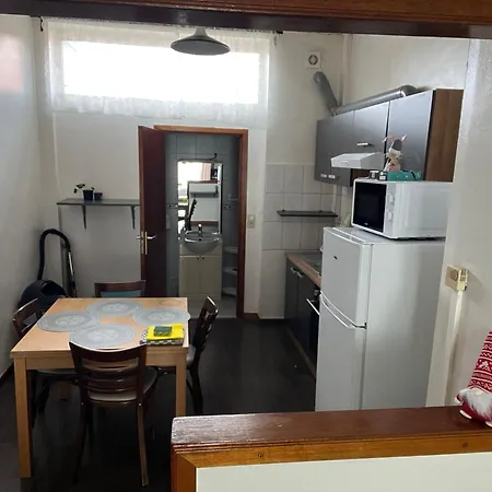 Midi Station Apartment