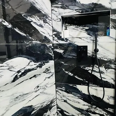 Charming 1 Bedroom With Terrace Brussel