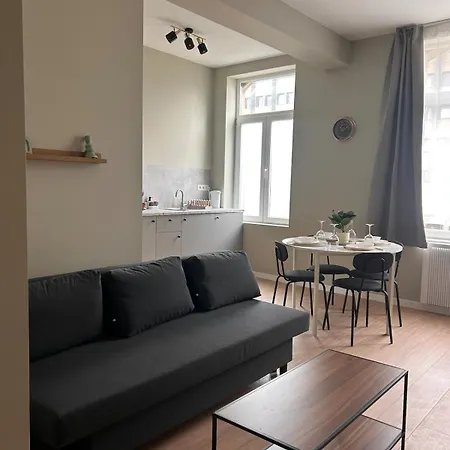 Διαμέρισμα Elegant Renovated 2 Bedrooms Close To Transport *