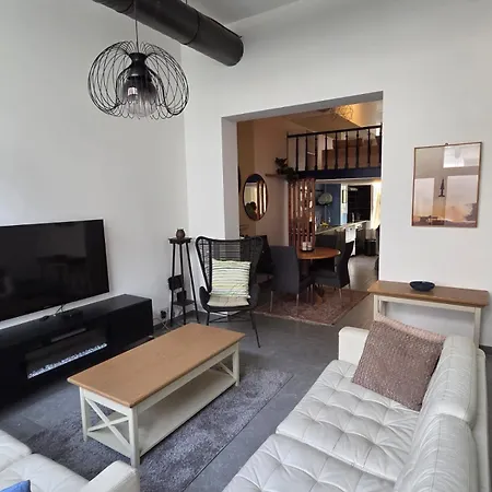 Industrial-style Loft With Mezzanine Bedroom In Prime Area * Brüsszel