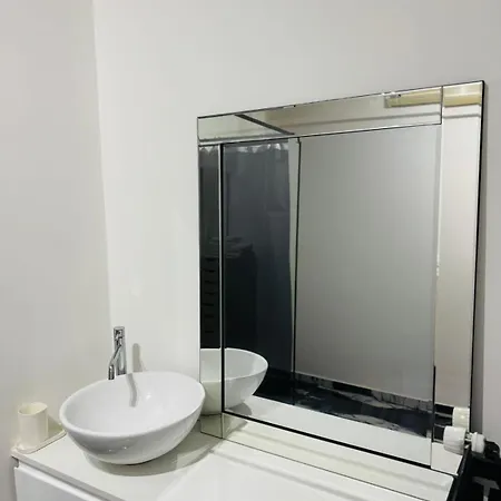 Apartman Charming 1 Bedroom With Terrace *