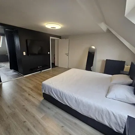 Luxury Triplex Stylish 2br In *