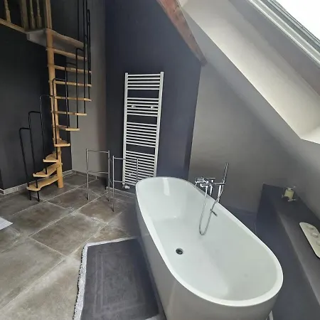 Luxury Triplex Stylish 2br In