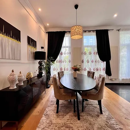 Family Cosy For Up To 9 Guests Near Midi Station Apartment