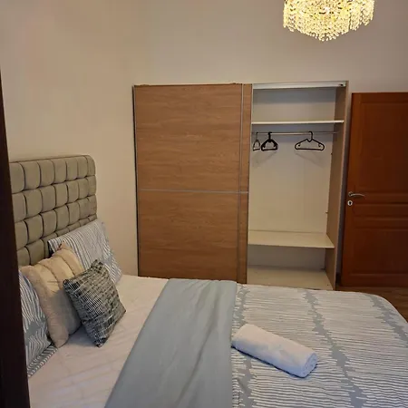 Et Dans Un Immeuble Pansiyon Brüksel
