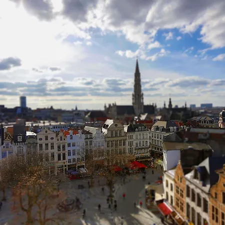 Ibis Off Grand'place Hotel 3*