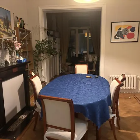 In Maison De Metre In Etterbeek Apartamento *