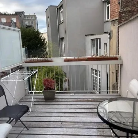 In Maison De Metre In Etterbeek アパート *
