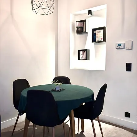 Elegant - Next From Grand Place, Netflix & Comfort * בריסל