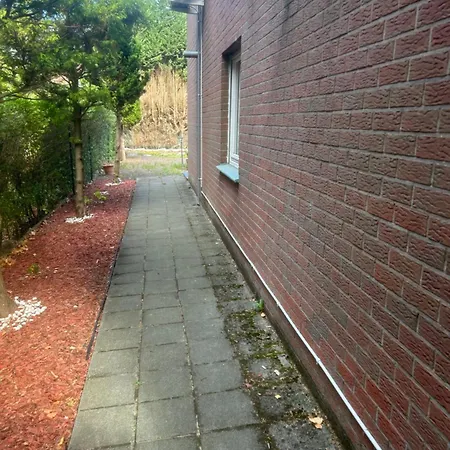 Confortable Situe A Woluwe Saint Lambert Brüksel