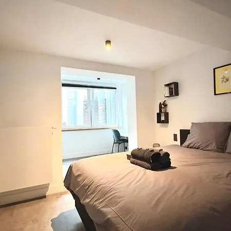 Elegant - Next From Grand Place, Netflix & Comfort