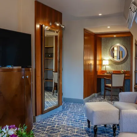 Ξενοδοχείο Warwick Grand-place 4*