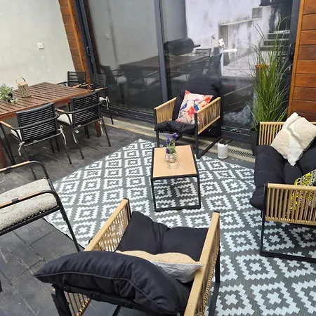 Kweni House Villa *