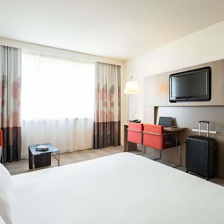 Novotel Centre Hotel 4*