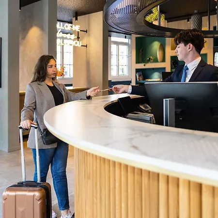 Hotel Novotel Off Grand Place 4*