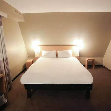 Ibis Off Grand'place Hotel 3*