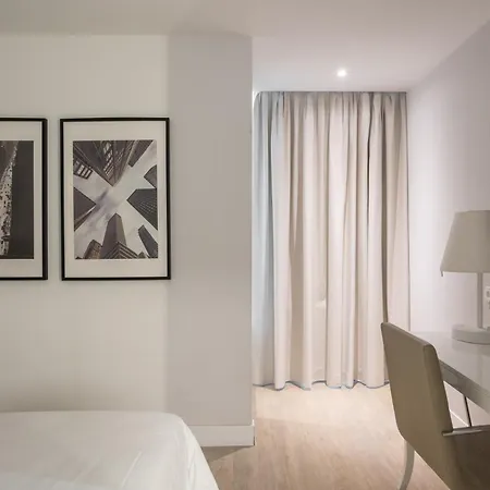 Latroupe Grand Place Hotel *