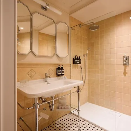 Fleur De Ville Hotel 4*