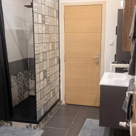Apartment Modern In Molenbeek-saint-jean / 77 M² / Parking Brüssel