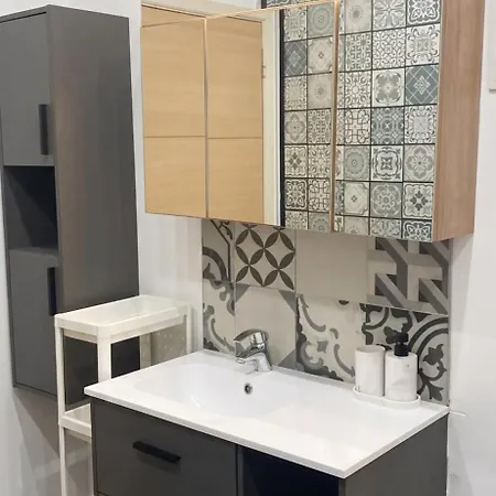Modern In Molenbeek-saint-jean / 77 M² / Parking Brüssel