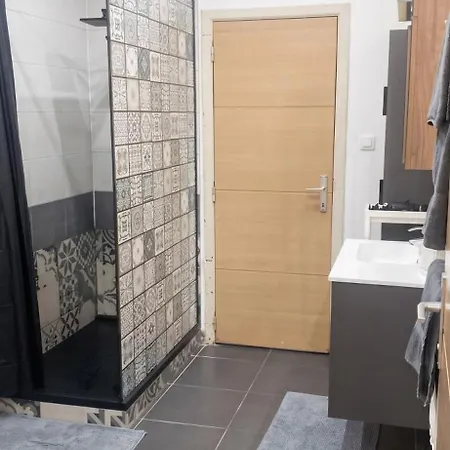 Modern In Molenbeek-saint-jean / 77 M² / Parking *