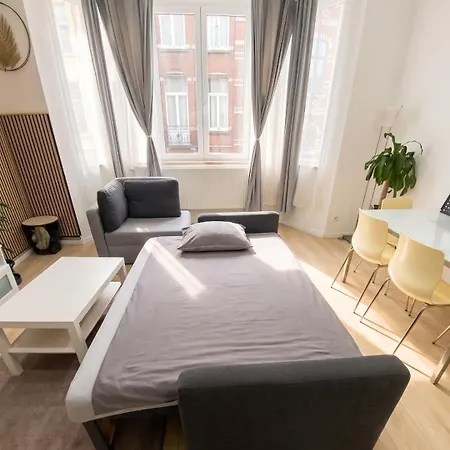 Modern In Molenbeek-saint-jean / 77 M² / Parking Apartment