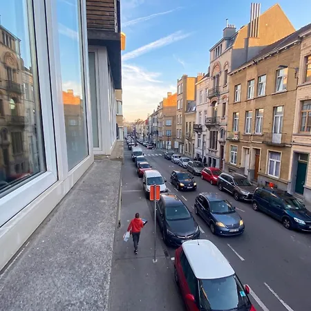 Modern In Molenbeek-saint-jean / 77 M² / Parking Apartment *