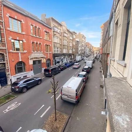 Modern In Molenbeek-saint-jean / 77 M² / Parking