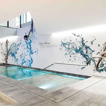 Novotel Centre Hotel 4*