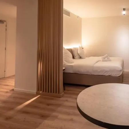 At Hotel apartamentowy