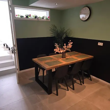 Plantin 4 Apartment