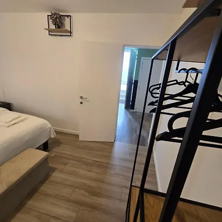 Plantin 4 Apartment *