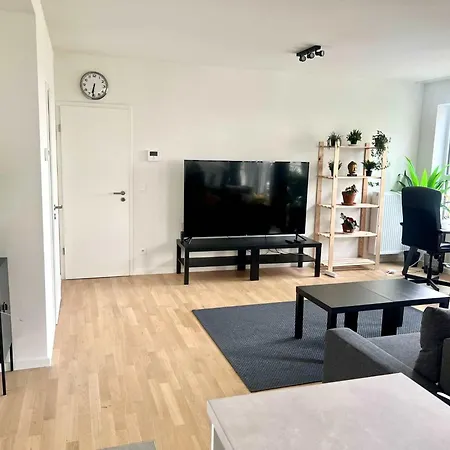 Family-friendly Steps From Atomium - Center 6 Min