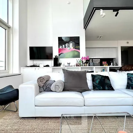 ベッド・アンド・ブレックファスト Lovely Skyline Penthouse 220 M2 Of Pure Luxury 4*