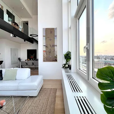 ベッド・アンド・ブレックファスト Lovely Skyline Penthouse 220 M2 Of Pure Luxury