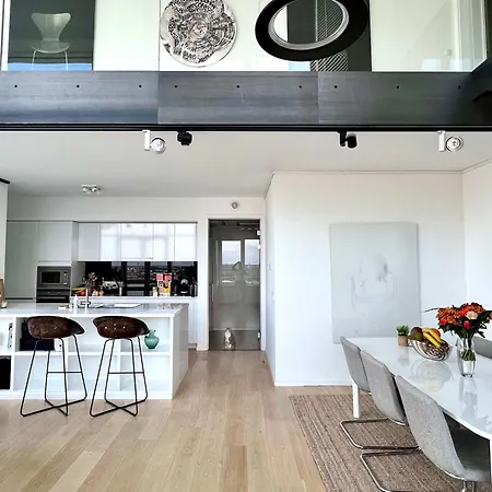 ベッド・アンド・ブレックファスト Lovely Skyline Penthouse 220 M2 Of Pure Luxury ブリュッセル