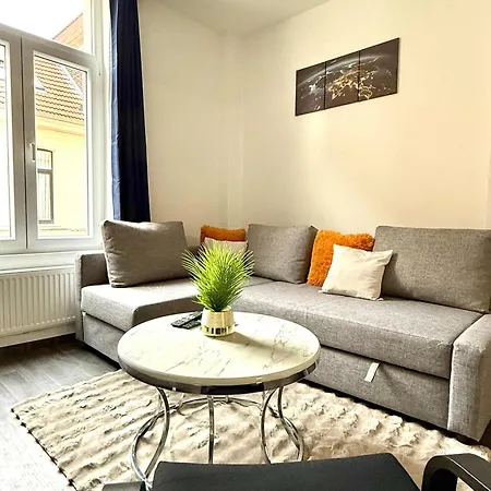 Lovely And Cosy 7 Min From Gare Du Midi For 3-4 People *