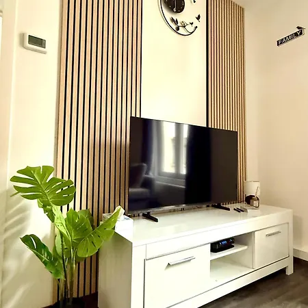 Lovely And Cosy 7 Min From Gare Du Midi For 3-4 People 아파트