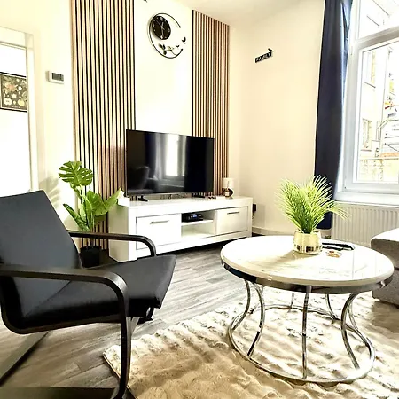 아파트 Lovely And Cosy 7 Min From Gare Du Midi For 3-4 People 브뤼셀