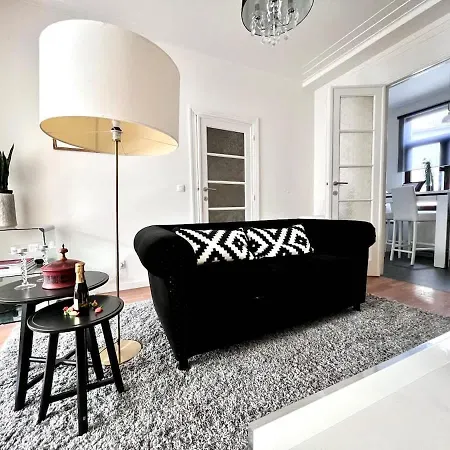 Lägenhet Lovely & Chic Haven In The Heart Close To Center For 2 With Balcony *