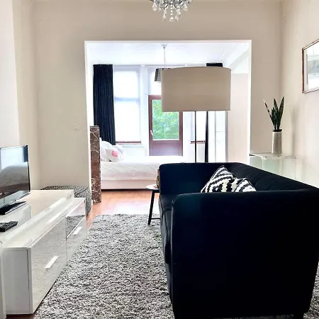 Lovely & Chic Haven In The Heart Close To Center For 2 With Balcony 아파트