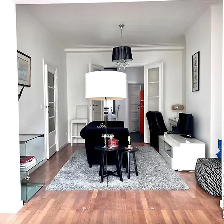 Lovely & Chic Haven In The Heart Close To Center For 2 With Balcony 아파트