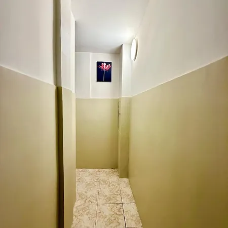 아파트 Lovely And Cosy 7 Min From Gare Du Midi For 3-4 People *