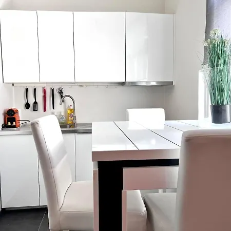 Lovely & Chic Haven In The Heart Close To Center For 2 With Balcony 브뤼셀