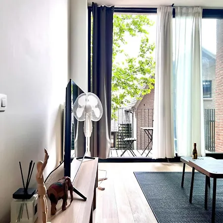 Bright Comfortable Loft In For 4 아파트 브뤼셀
